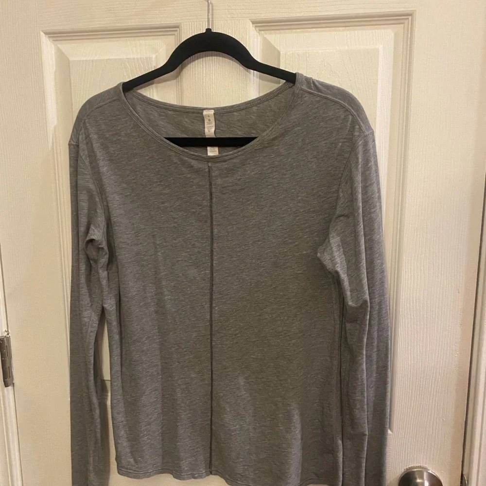 Lululemon grey women’s long sleeves top